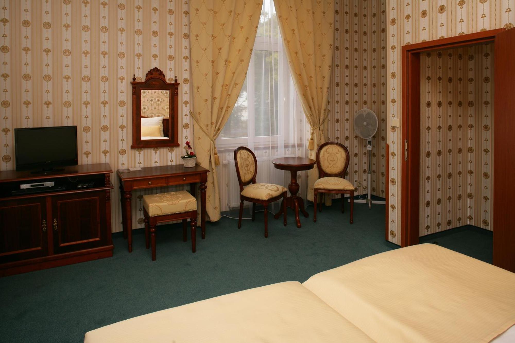 Hotel Mertin ホムトフ エクステリア 写真