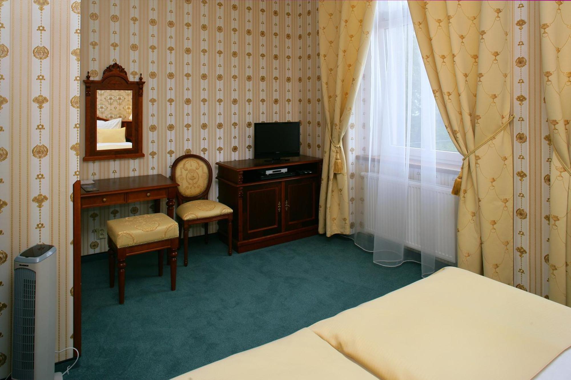 Hotel Mertin ホムトフ エクステリア 写真