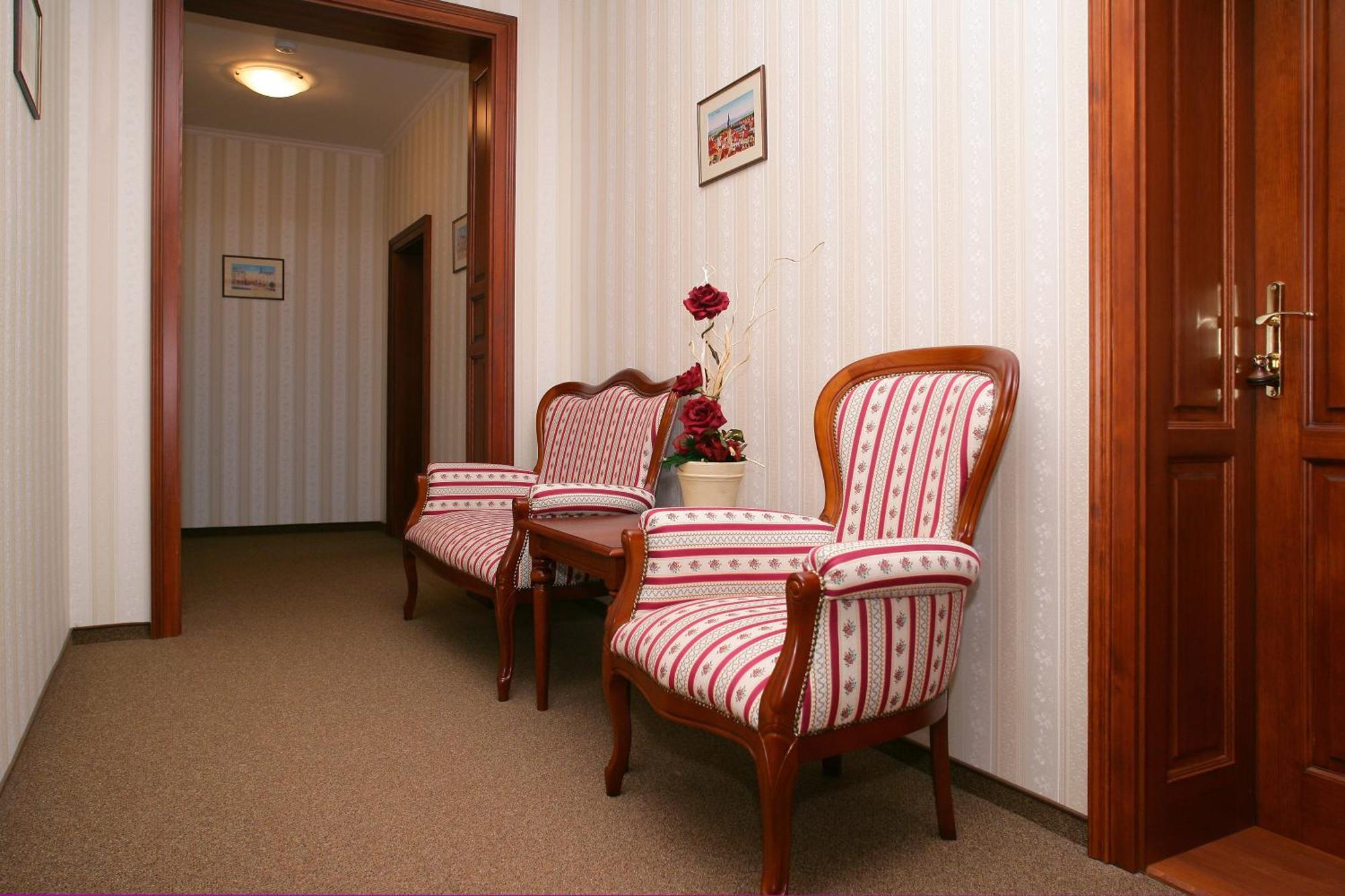 Hotel Mertin ホムトフ エクステリア 写真